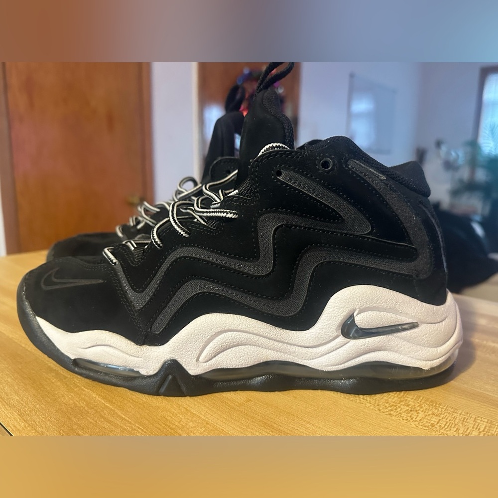Nike Black and White Sneakers
